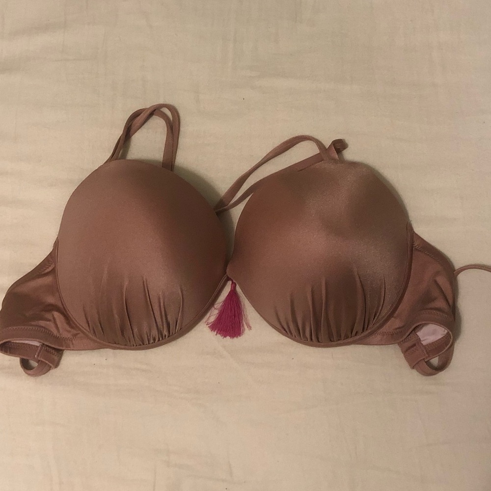 Bikini top with pink tassel